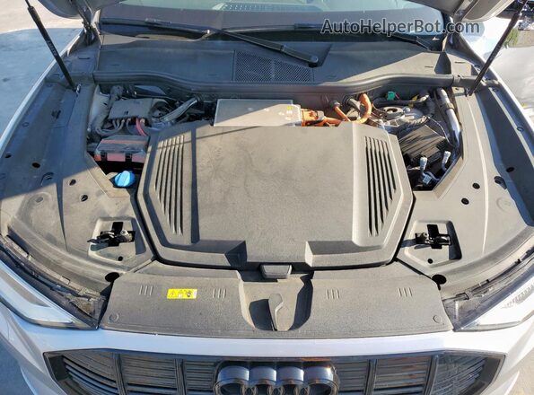 WA1AAAGE1NB047049 2022 AUDI E-TRON Silver 