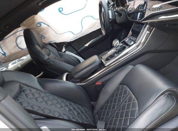 WA1AWBF70MD000544 2021 AUDI SQ7 White Front interior view
