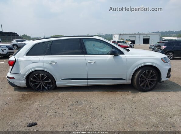 WA1AWBF70MD000544 2021 AUDI SQ7 White Rear interior view
