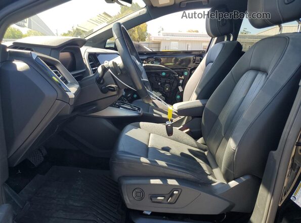 WA1BCBFZ1PP018021 2023 AUDI Q4 Black Widok wnętrza z przodu