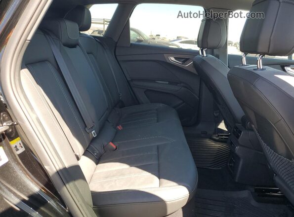 WA1BCBFZ1PP018021 2023 AUDI Q4 Black Widok wnętrza z tyłu