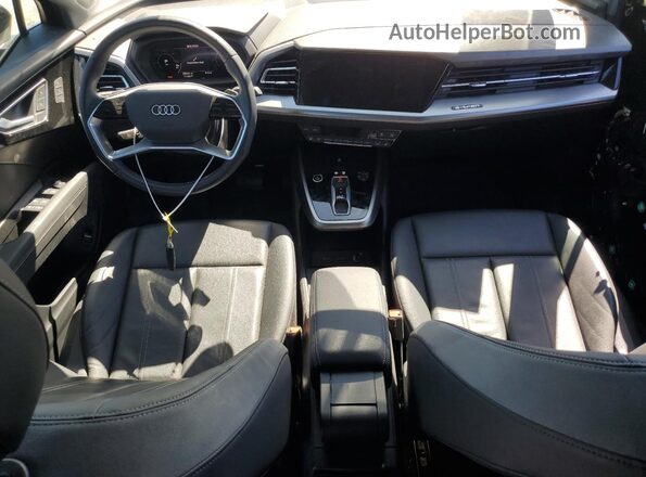 WA1BCBFZ1PP018021 2023 AUDI Q4 Black Widok deski rozdzielczej