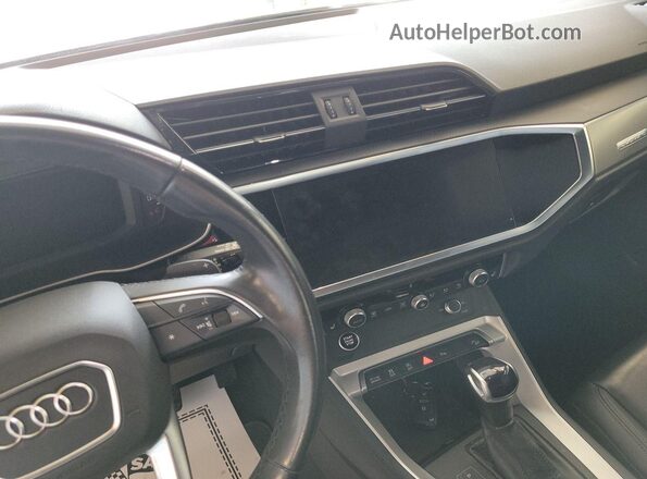 WA1DECF30P1112060 2023 AUDI Q3  Vista del salpicadero