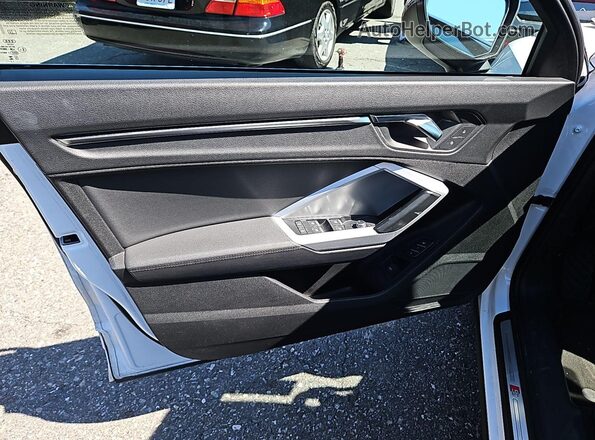 WA1DECF31P1099657 2023 AUDI Q3  Widok komory silnika