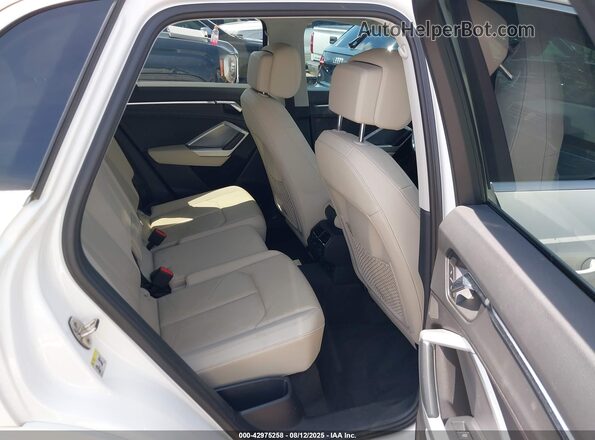 WA1DECF35M1050229 2021 AUDI Q3 White Вид наклейки з VIN-кодом