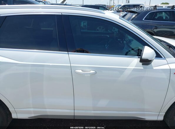 WA1DECF35M1050229 2021 AUDI Q3 White Вид задньої частини салону