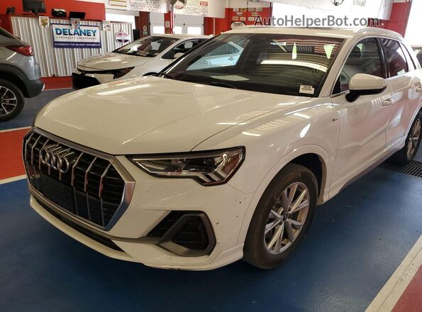 WA1DECF36P1102083 2023 AUDI Q3  წინა სალონის ხედი
