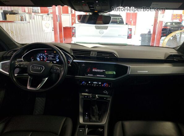 WA1DECF36P1102083 2023 AUDI Q3  ძრავის განყოფილების ხედი