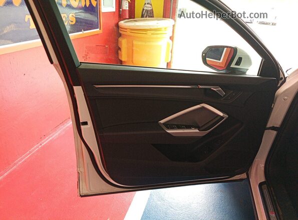 WA1DECF38P1104384 2023 AUDI Q3  Widok deski rozdzielczej