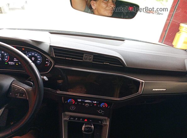 WA1DECF38P1104384 2023 AUDI Q3  Widok komory silnika