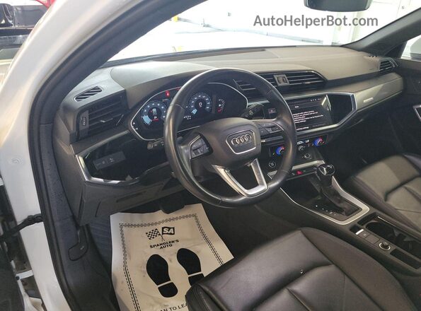 WA1DECF3XP1107285 2023 AUDI Q3  Widok wnętrza z tyłu