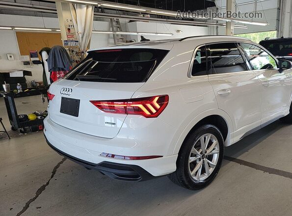 WA1DECF3XP1107285 2023 AUDI Q3  Widok deski rozdzielczej