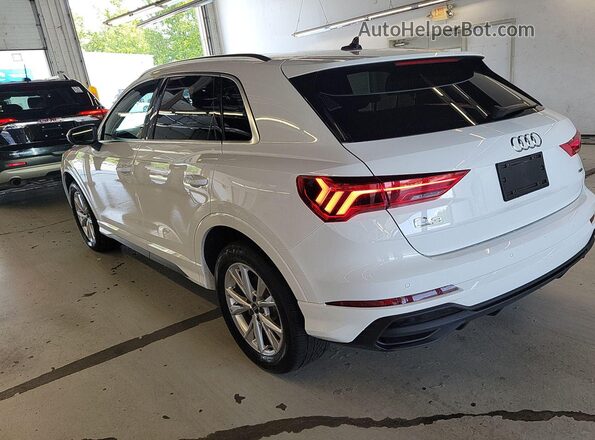 WA1DECF3XP1107285 2023 AUDI Q3  Widok wnętrza 360 stopni
