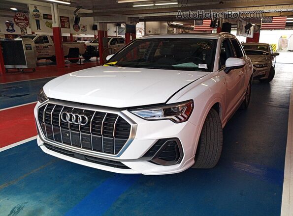 WA1DECF3XP1113121 2023 AUDI Q3  ძრავის განყოფილების ხედი