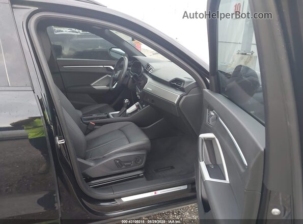 WA1EECF30M1025999 2021 AUDI Q3 Black Вид салону спереду
