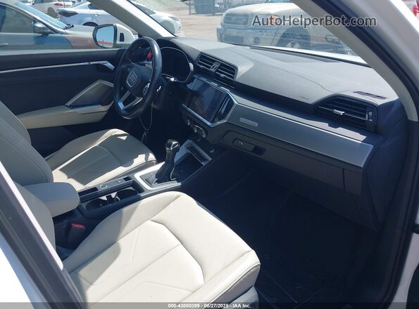 WA1EECF32M1073598 2021 AUDI Q3 White წინა სალონის ხედი