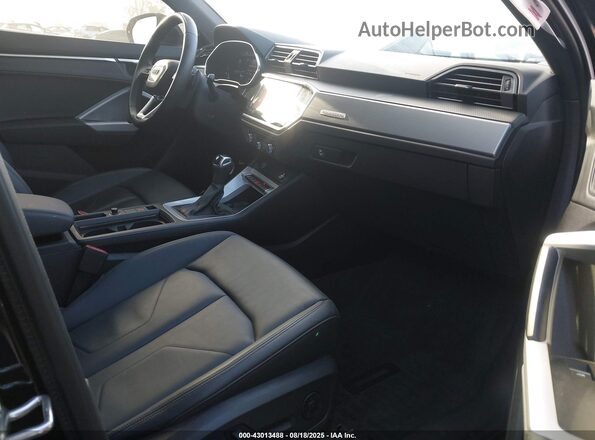WA1EECF3XP1031491 2023 AUDI Q3 Black Front interior view