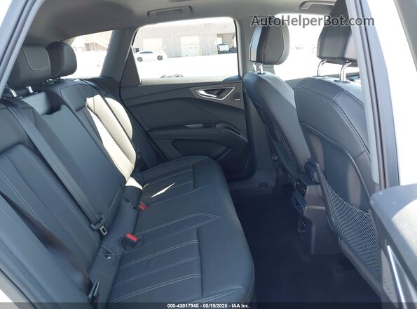 WA1MUBFZ7RP051310 2024 AUDI Q4 White VIN კოდის სტიკერის ხედი
