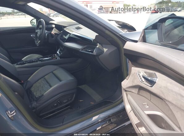 WAUCJBFW5P7001046 2023 AUDI E-TRON Blue Vista interior delantera