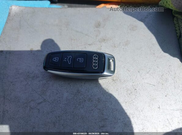 WAUCJBFW5P7001046 2023 AUDI E-TRON Blue Vista del salpicadero