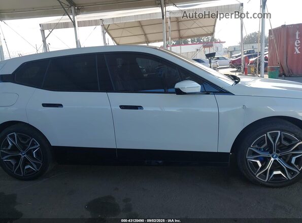 WB523CF04PCL61745 2023 BMW IX White Սալոնի հետևի տեսք