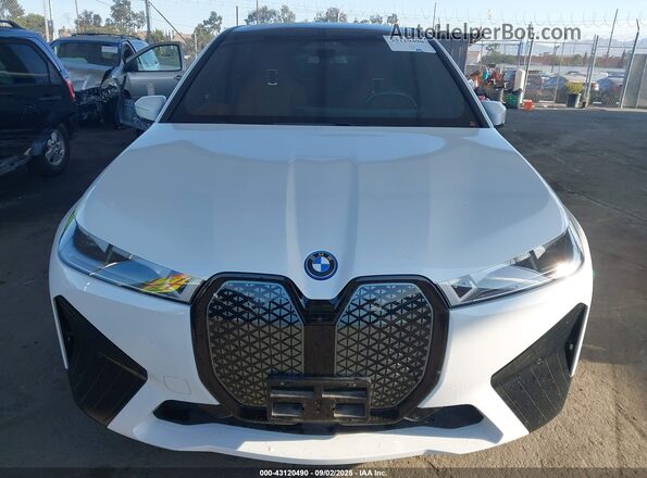 WB523CF04PCL61745 2023 BMW IX White Սարքավորումների վահանակի տեսք