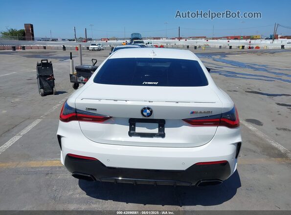 WBA13AR00MCF19218 2021 BMW M4 White 