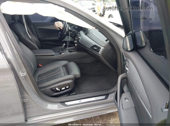WBA13BK02NCH64894 2022 BMW M5 Серый Вид салона спереди