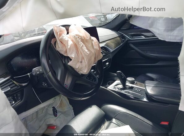 WBA13BK02PCM10258 2023 BMW M5 Gray წინა სალონის ხედი