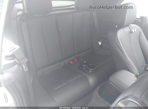 WBA2M7C57KVD52236 2019 BMW 2 SERIES White VIN կոդի պիտակի տեսք
