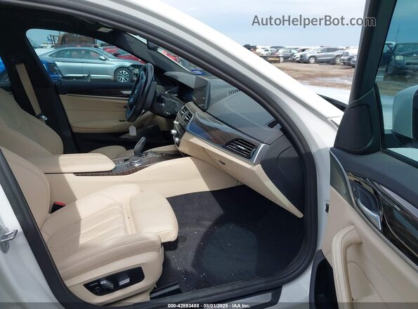 WBA53BH01NCJ48383 2022 BMW 5 SERIES White Вид салону спереду