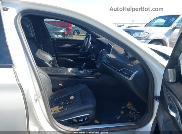 WBA7F0C38HGM21676 2017 BMW 7 SERIES White Սալոնի դիմացի տեսք