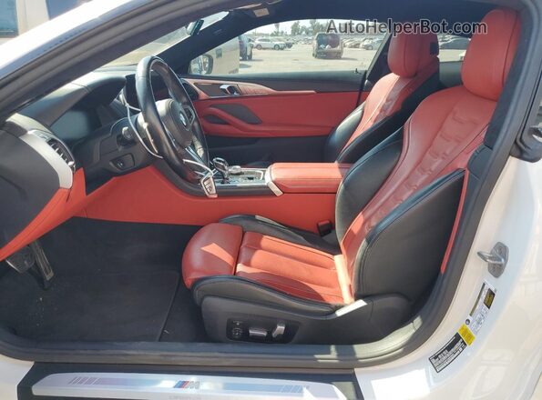 WBAAE2C09PCM65864 2023 BMW 8 SERIES White Widok wnętrza z przodu