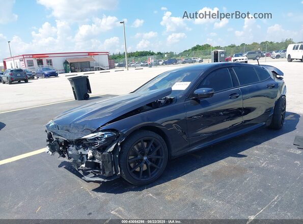 WBAGV2C03NCJ85591 2022 BMW 8 SERIES Черный Передняя левая четверть