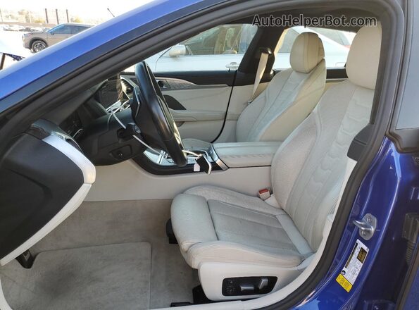 WBAGV2C08PCM85470 2023 BMW 8 SERIES Blue Widok wnętrza z przodu