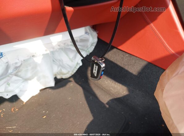 WBSDZ0C02LCD60498 2020 BMW M8 White Вид панелі приладів