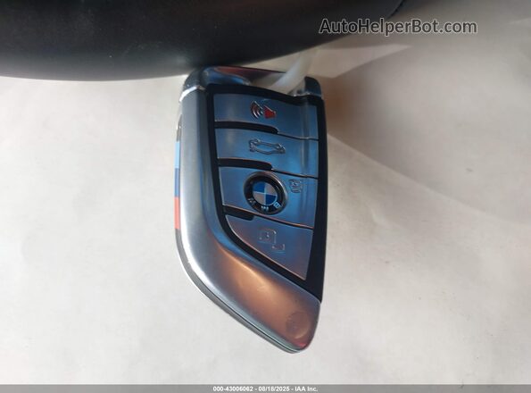 WBSDZ0C0XLCD43545 2020 BMW M8 Gray Dashboard view
