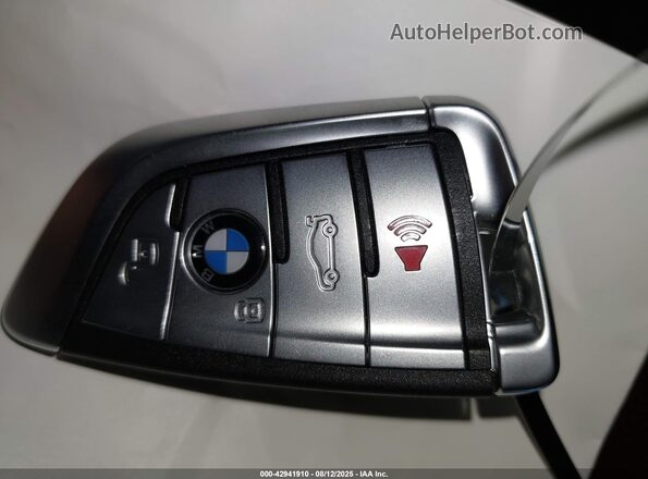 WBSGV0C02RCR33771 2024 BMW M8 Серый Вид панели приборов