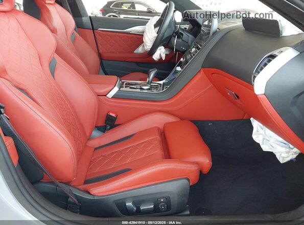 WBSGV0C02RCR33771 2024 BMW M8 Серый Вид салона спереди