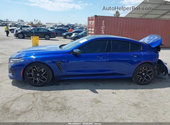 WBSGV0C08PCM46037 2023 BMW M8 Синий Панорамный вид салона 360°