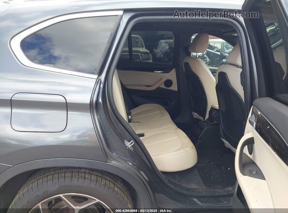 WBXHT3C5XK3H35594 2019 BMW X1 Gray Widok naklejki z numerem VIN