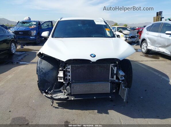 WBXHU7C35J5H41292 2018 BMW X1 White Rear interior view