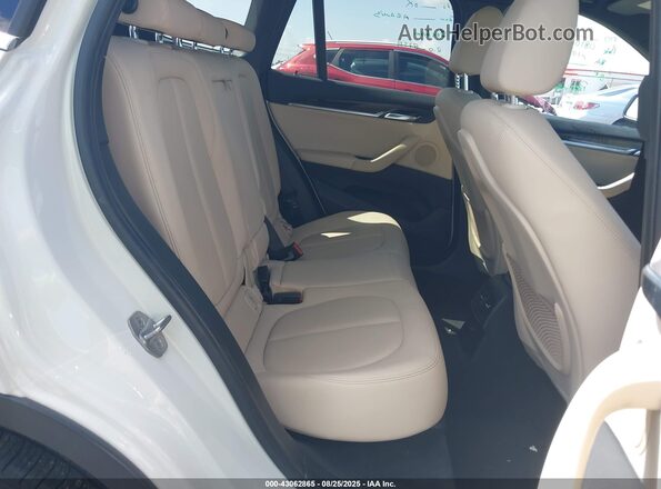 WBXHU7C36J5H44587 2018 BMW X1 White VIN sticker view