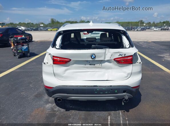 WBXHU7C36J5H44587 2018 BMW X1 White Front view