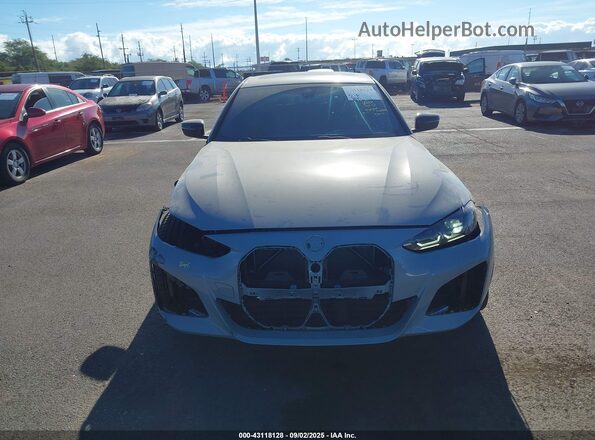 WBY43AW0XRFS73655 2024 BMW I4 Gray Vista interior trasera