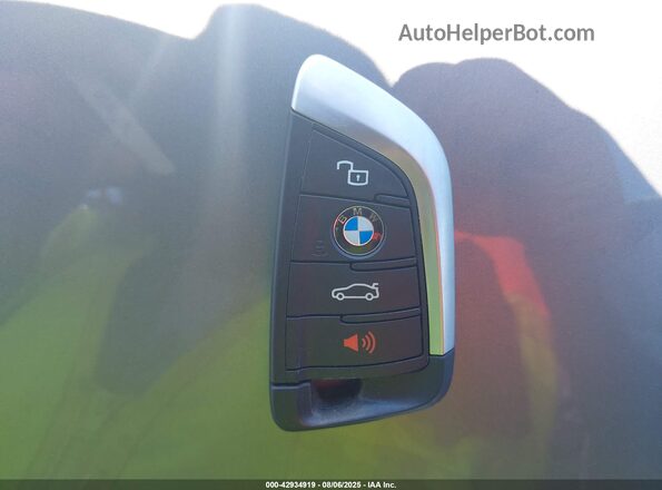 WBY73AW08PFP84033 2023 BMW I4 Gray Vista del salpicadero