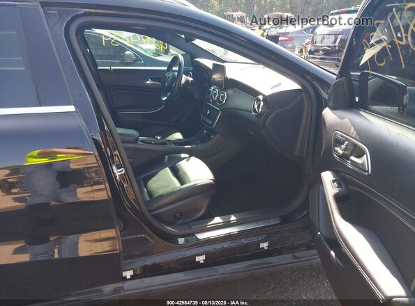 WDCTG4EB0JJ449016 2018 MERCEDES-BENZ GLA 250 Black Vista interior delantera