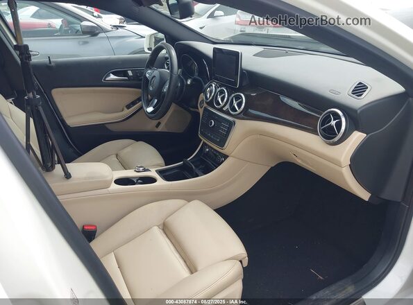WDCTG4EB6GJ192419 2016 MERCEDES-BENZ GLA White Vista interior delantera