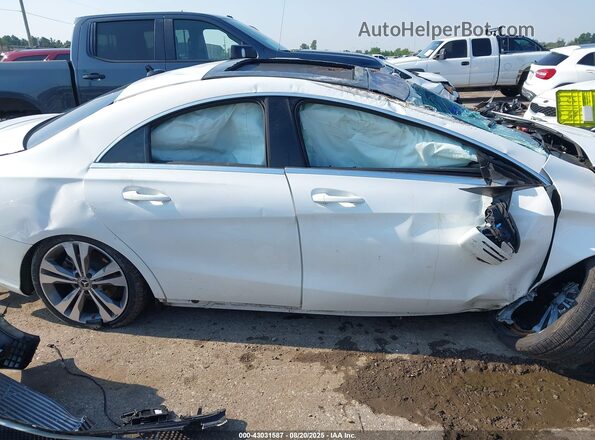 WDDSJ4EB7KN747341 2019 MERCEDES-BENZ CLA 250 White Widok zestawu wskaźników