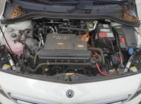 WDDVP9AB0HJ015986 2017 MERCEDES-BENZ B-CLASS White Սալոնի հետևի տեսք